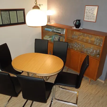 Hiker's Bauhaus Style Apartman *